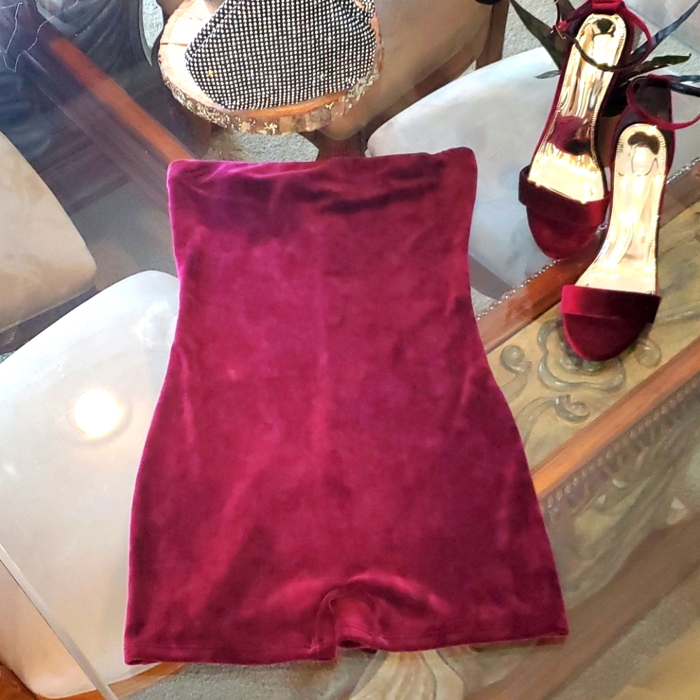 Strapless one piece attire